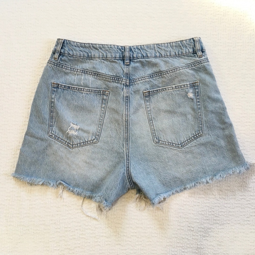 Garage Denim Light Wash Distressed Cut Off Jean‎ Shorts Women's Size 13 - Picture 3 of 6